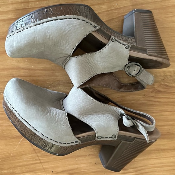 Dansko Womens Gray Suede Leather Riley Cut Out Slingback Heels Shoes size 39 - Picture 2 of 5
